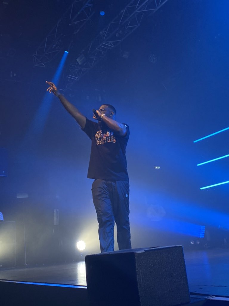 miniloupp's tweet photo. bref, hier j’ai été au concert de l’incroyable @PunchyDinos https://t.co/bmGQ9Ik4IO