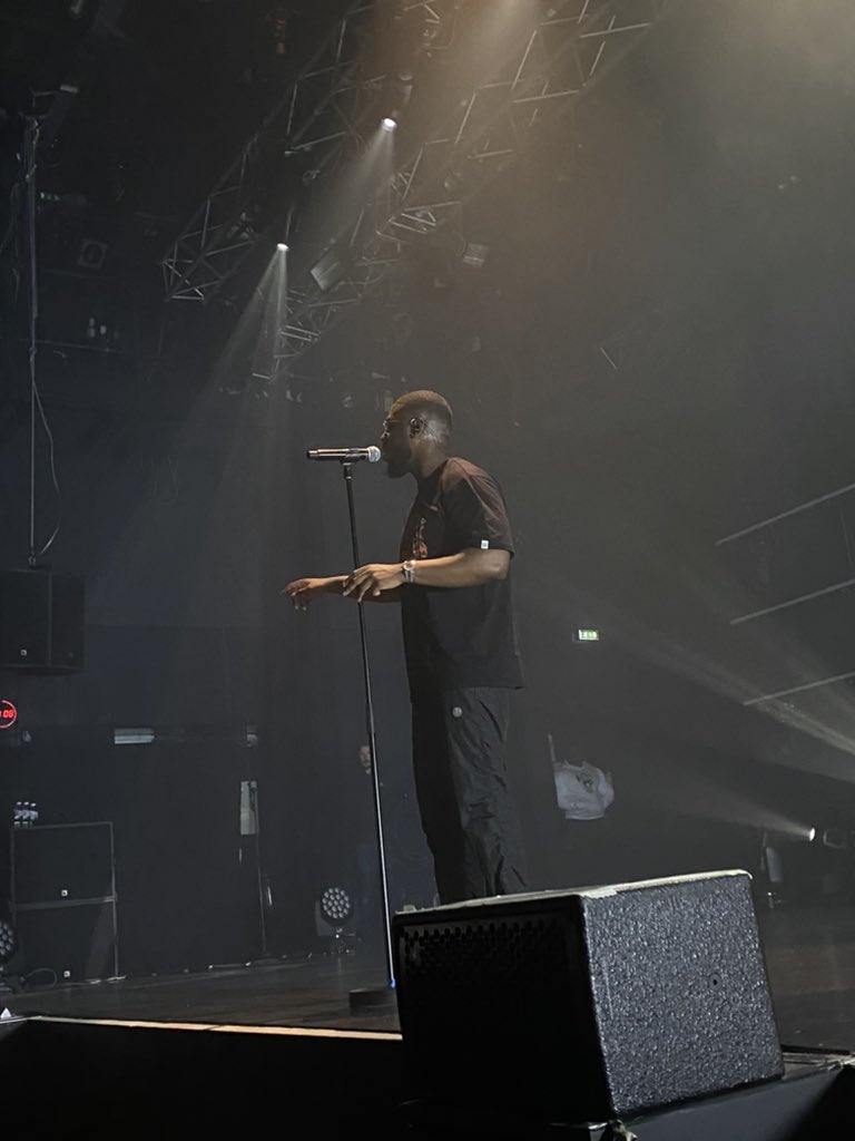 miniloupp's tweet photo. bref, hier j’ai été au concert de l’incroyable @PunchyDinos https://t.co/bmGQ9Ik4IO