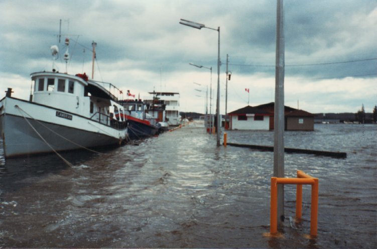 WPSDMuseum's tweet photo. This weeks #historicpost shows the #ParrySound town dock during 1986, when Georgian Bay water levels were so high the water completely covered the dock and parking lot🌊
#spring https://t.co/b6FA8eo0ju