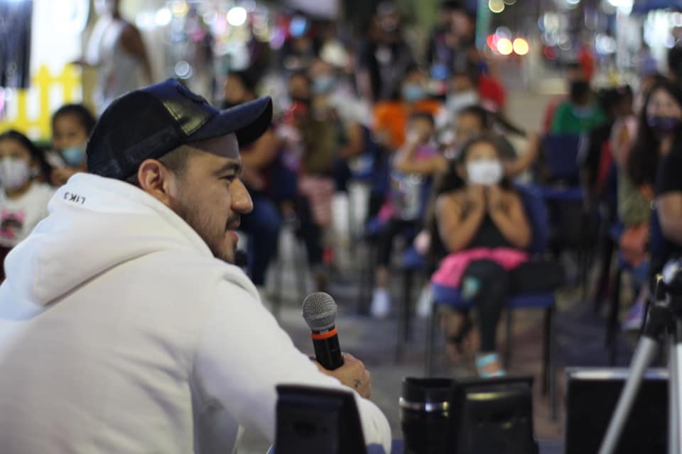 ByJMBlog's tweet photo. Conversatorio con Juan Manuel Buenaventura en el 2021 en Jamundí, Valle. Hablando del proceso de él como cineasta y sus inicios realizando cine independiente en esa ciudad hace más de 18 años.
https://t.co/yChwG1qngH https://t.co/qCdWikptYy