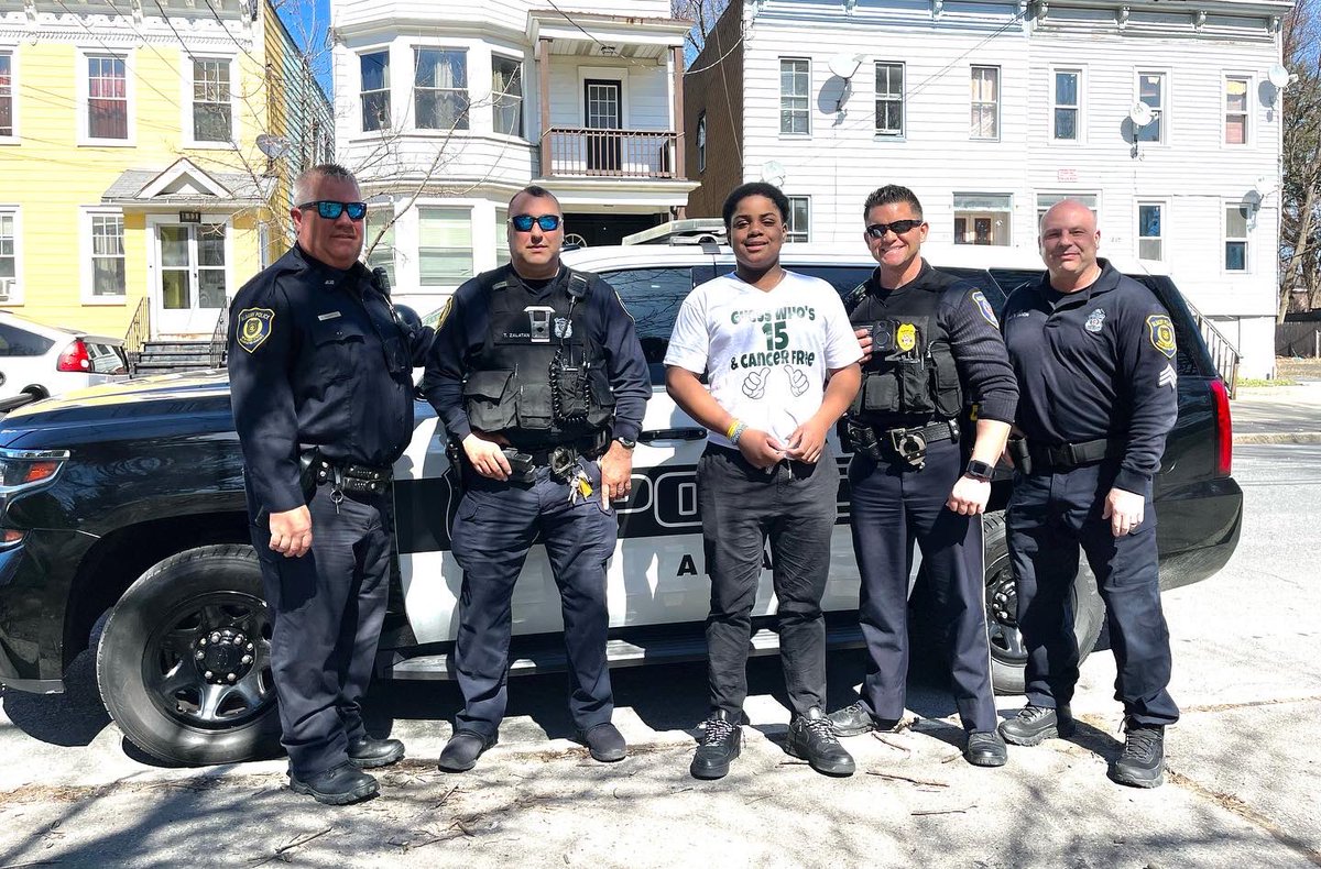albanypolice's tweet image. 🎉 Happiest of Birthdays to Jordan Johnson! For the third year in a row, we’ve helped Jordan, a cancer survivor and future #Albany police officer, celebrate his birthday with a parade. Join us in wishing this wonderful kid a very happy 15th birthday!