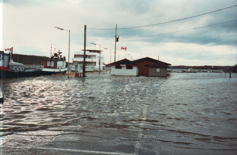 WPSDMuseum's tweet photo. This weeks #historicpost shows the #ParrySound town dock during 1986, when Georgian Bay water levels were so high the water completely covered the dock and parking lot🌊
#spring https://t.co/b6FA8eo0ju