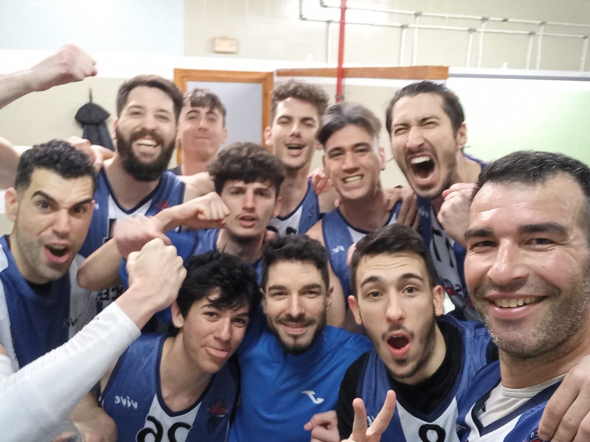 TobarraCB's tweet photo. ✅ TREMENDA VICTORIA DE LOS NUESTROS ANTE EL COLÍDER.

🏀🔨 Recuperamos la cuarta plaza tras un enorme esfuerzo de nuestro EQUIPO.

🔝🔵⚪️ Un equipo de 10 y una afición de 10. 

#GlobalCajaConElDeporte 🟢 https://t.co/NLSivuFK5Y