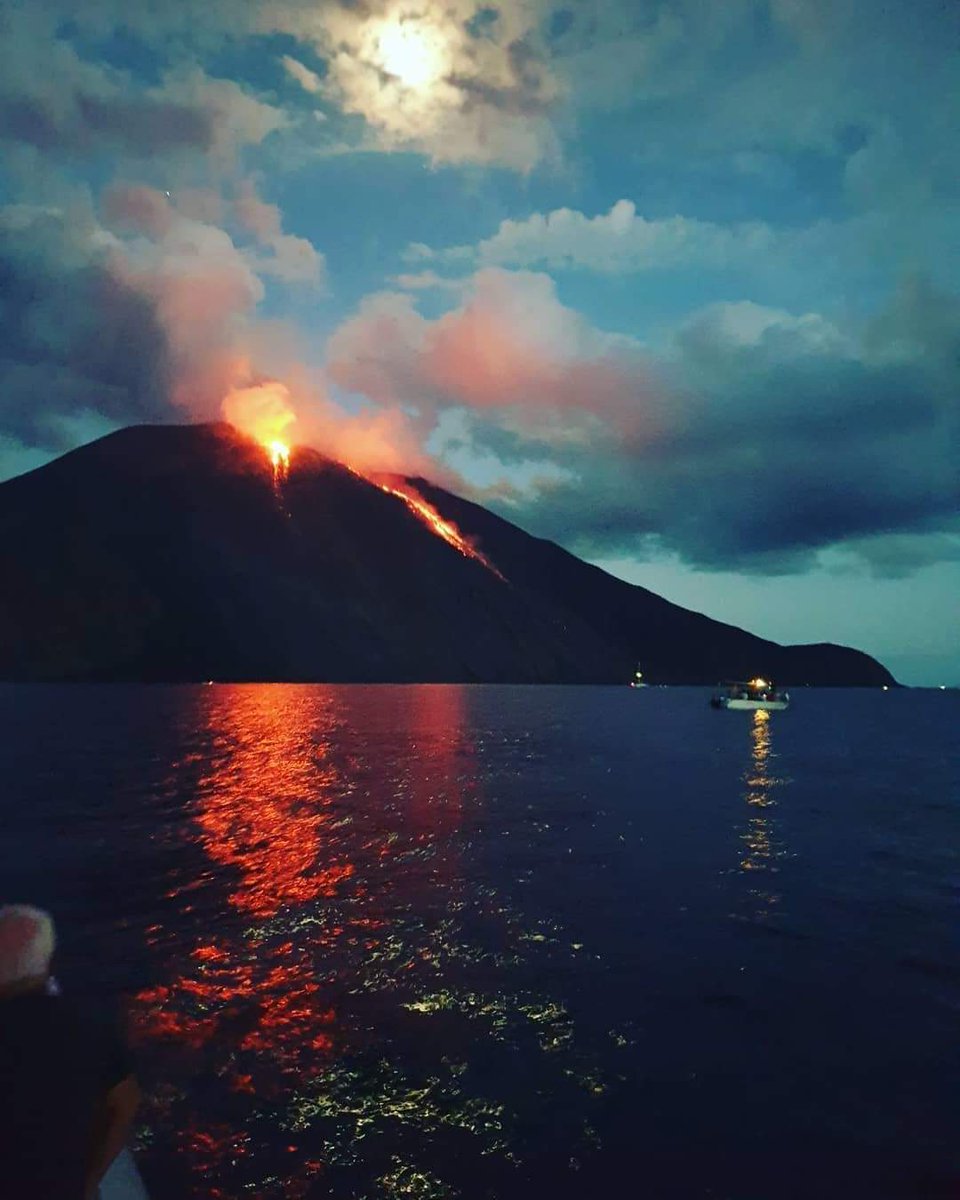 Pg_Scarlato's tweet photo. Researchers from Rome, Catania, Pisa, Bruxelles, New Zealand already confirmed their participation to next multiparametric experiment #Bacio2022 at #Stromboli.
@hphtlab
@ingv_president https://t.co/VbQwnfN6KU