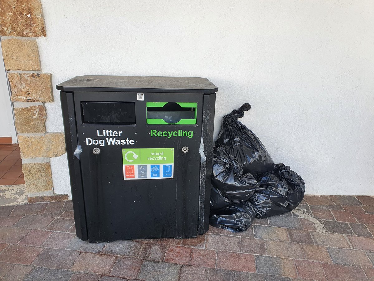 Fabulous turnout for our <a href="/KeepBritainTidy/">Keep Britain Tidy</a> @ScillyWildlife 'Great Scilly Spring #BeachClean'. 🧹💪🌍

Thanks to all the volunteers and <a href="/IoSCouncil/">Council of the Isles of Scilly</a> staff who joined us, including colleagues from <a href="/SouthWestWater/">South West Water</a>!
@ScillyAONB <a href="/visitIOS/">Isles of Scilly</a>