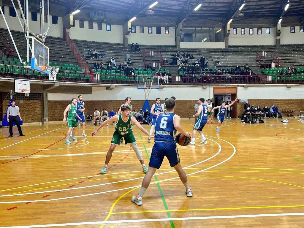 CINCcontraCINC's tweet photo. L'@AESANTANDREUNAT guanya el @cbvilassar_dalt (66-62) en l'últim partit de la lliga regular. 🏀

Els dos equips es jugaven ser subcampions de #2aMasc i els badalonins ho han aconseguit tot i l'encert rival en els últims compassos del matx. https://t.co/Jj64KDs2uL