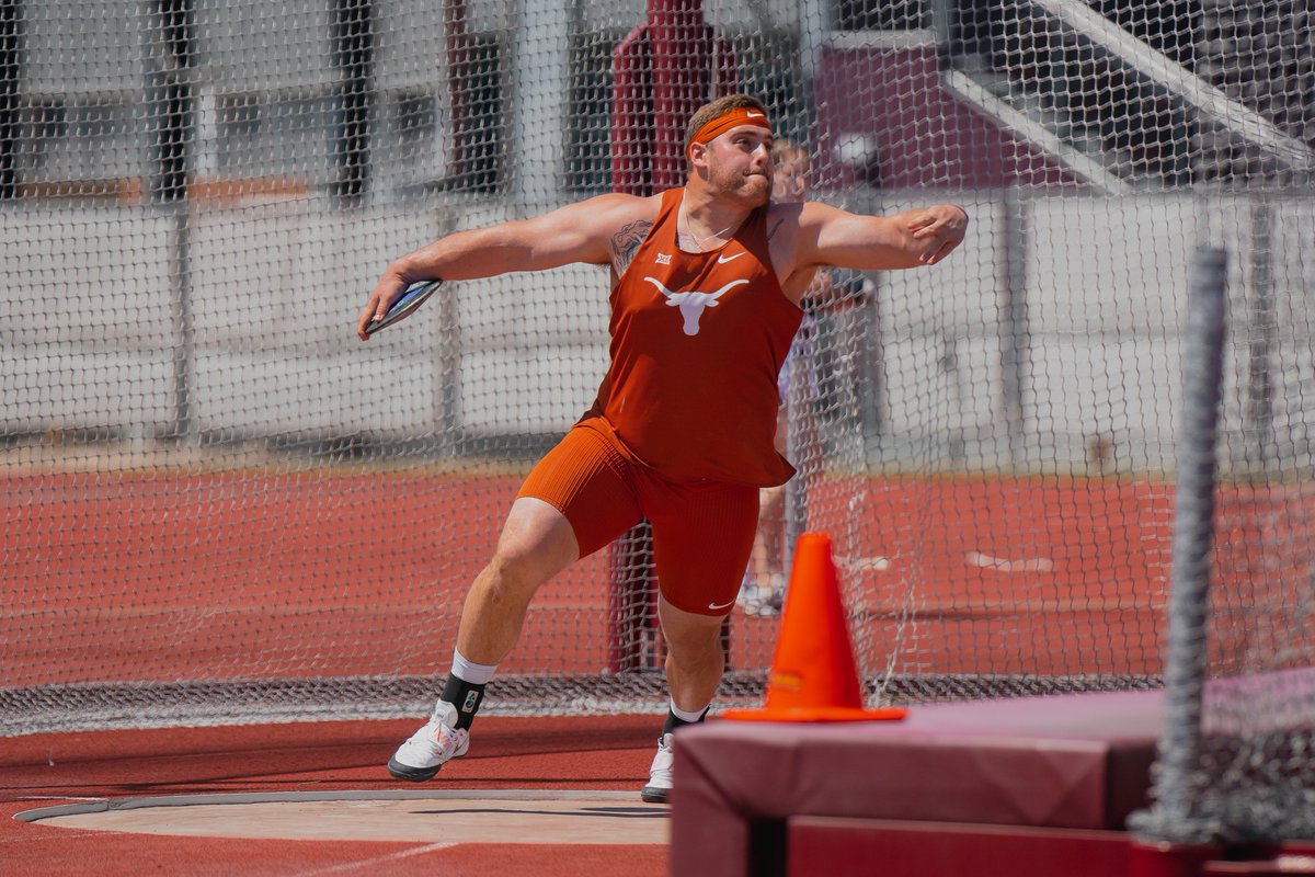 TexasTFXC's tweet photo. M. Discus 🤘 | 8 pts 

1. @seanstavinohaa - 52.08m (170-10) 
2. @Tripp_Piperi - PB 51.83m (170-0) 
3. @le0thegerman - 50.85m (166-10) 
4. Jalil Brewer - 48.69m (159-9)
5. @patrick_piperi - 48.50m (159-1) https://t.co/JwF9cxpFyU