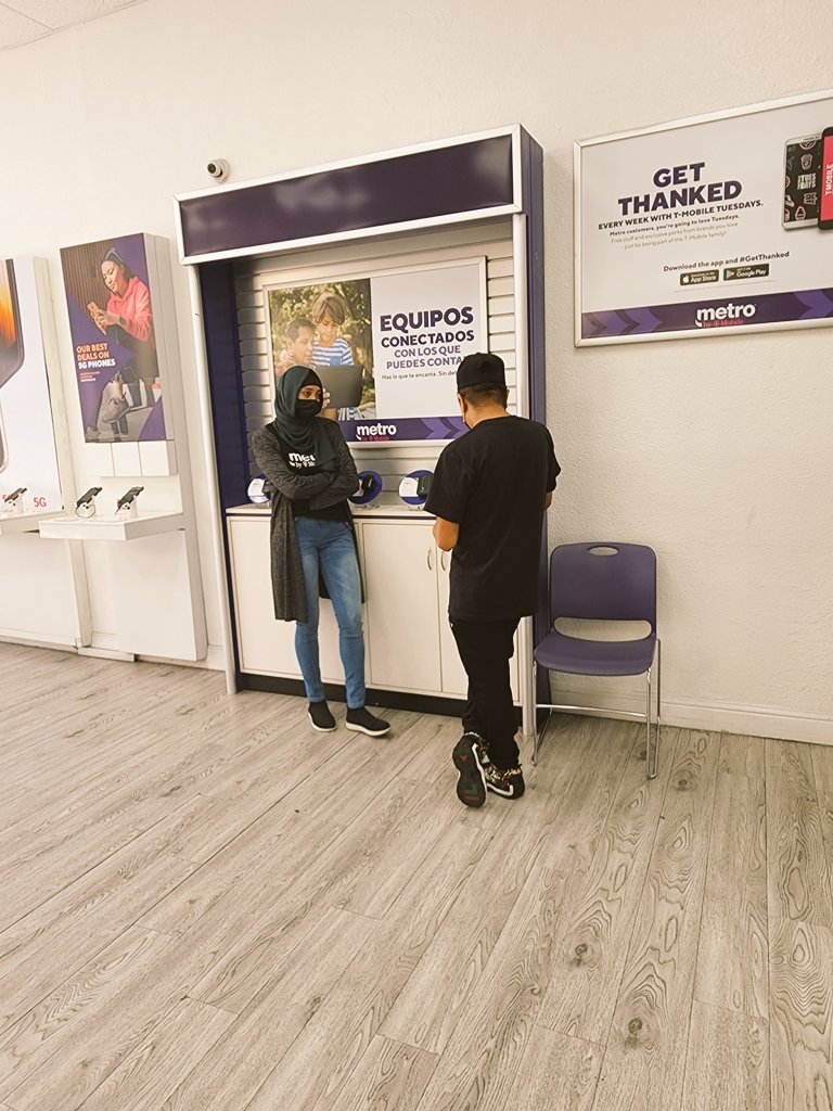 My favorite store manager Aleena at Aloba Fruitvale always offering! 👀💯
<a href="/JamesLeeWW/">James Lee</a> <a href="/kharen_g/">Kharen G</a> <a href="/TMobile/">T-Mobile</a>