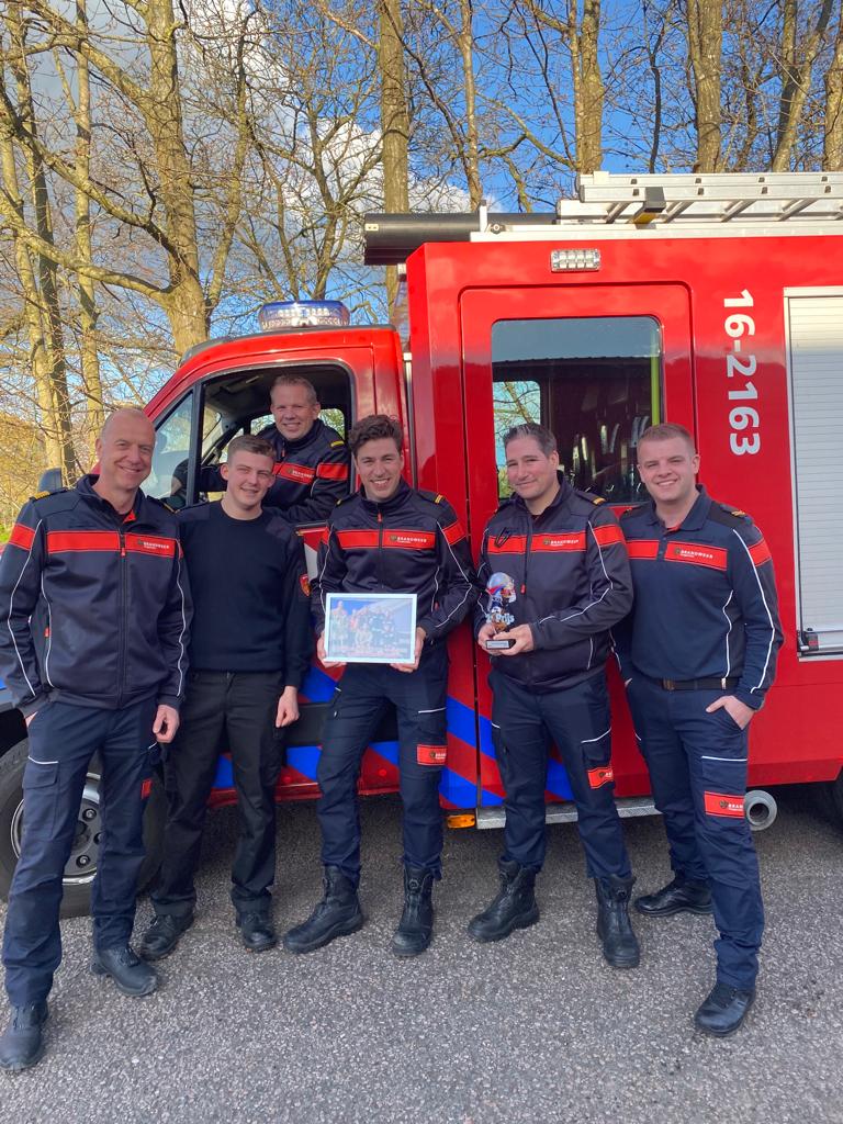 svensl's tweet photo. Heerlijke dag in Nieuwveen. Tweede plaats behaald met team van de Meldkamer Brandweer Den Haag, op naar de volgende ronde in Lekkerkerk 🔥💪🏽 https://t.co/YBY1Avi76q