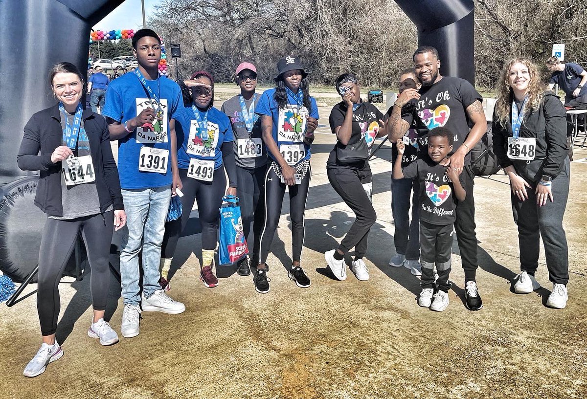 dallas_boxing's tweet photo. Shoutout to #dallasown #tripledfightqueen Shurretta Metcalf and her team for kicking off April's #autismawarenessmonth at today's @autismspeaks Dallas/Fort Worth 5K https://t.co/bl0kUIBhaG