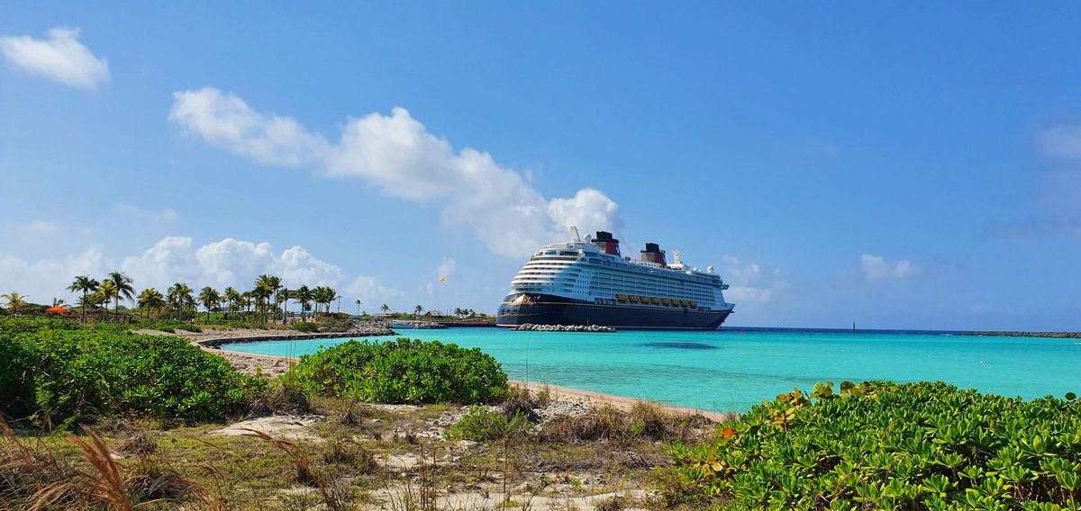SignoraD_Vento's tweet photo. A day at Castaway Cay... ☺️

#dcl #disneycruiselinejobs #disneydream #castawaycay #Bahamas https://t.co/OsmHk39Vjj