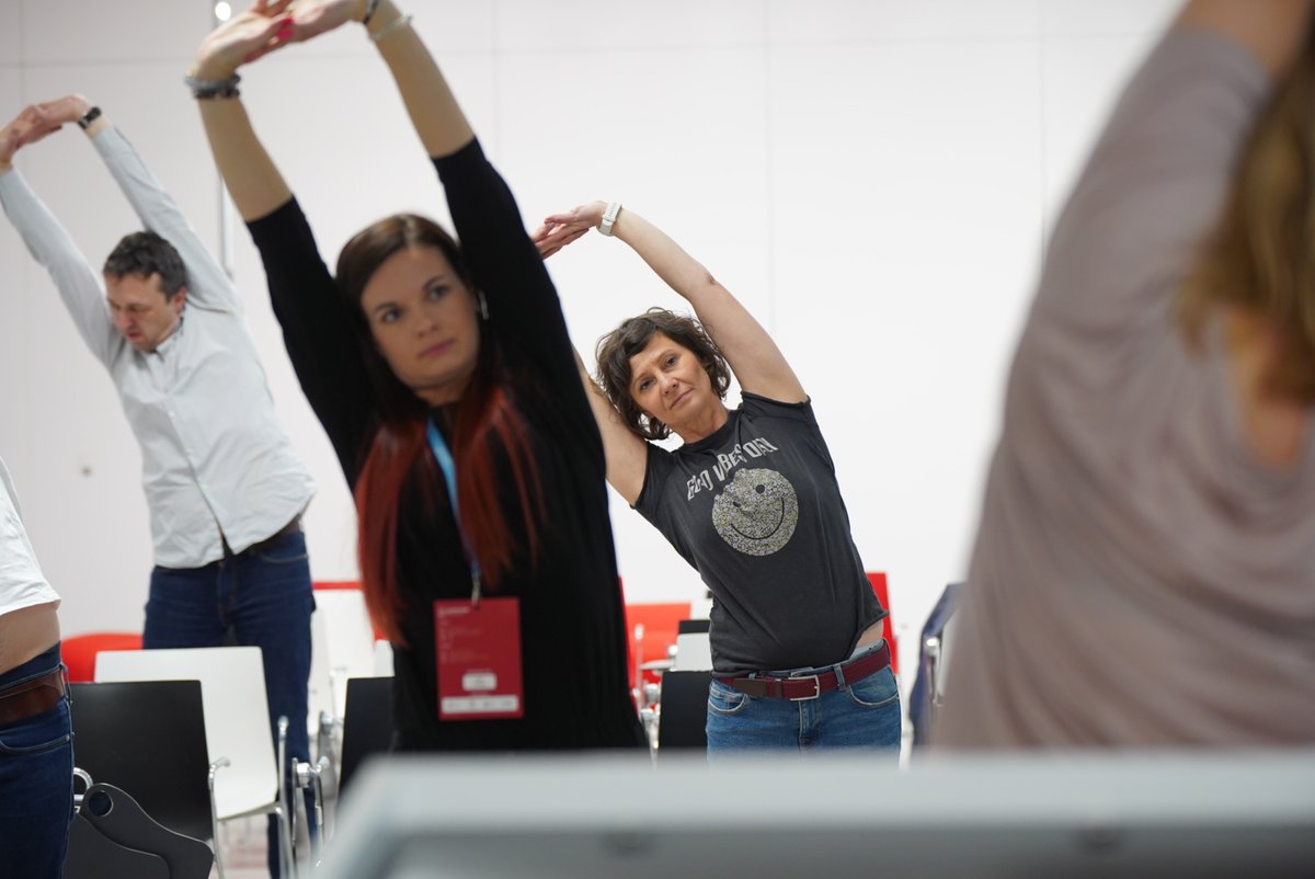 hackathongovpl's tweet photo. Dbamy o naszych uczestników! Rozluźniamy nadgrastki i poprawiamy koncentracje #datathon #OtwarteDane #joga #hackathon https://t.co/HC1g9ZWH8d
