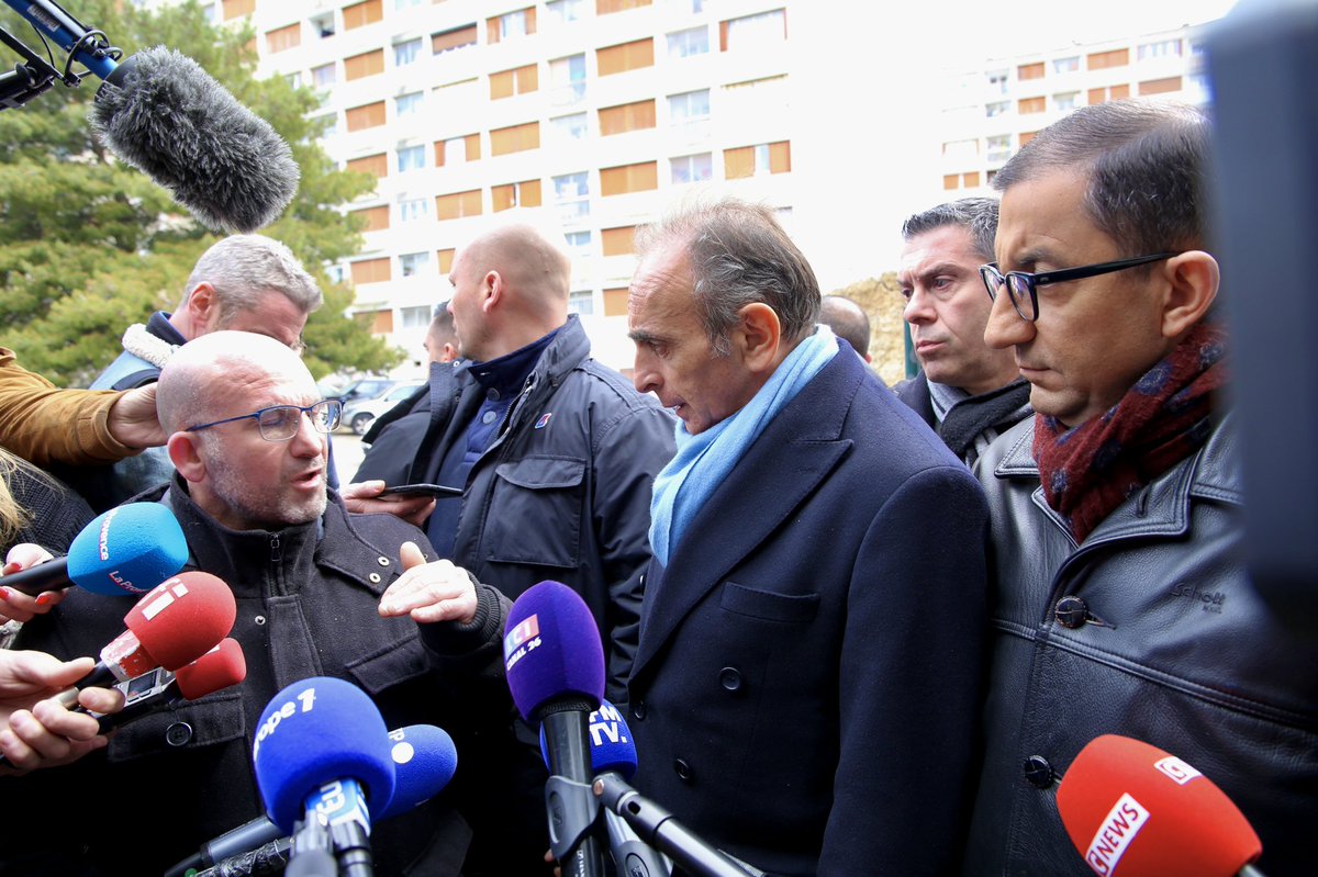 ZemmourEric's tweet photo. Dans les quartiers Nord de Marseille, j’ai rencontré Marc, un boulanger dont l’appartement est squatté depuis 3 ans. 
Je sacraliserai la propriété privée : les préfets auront l’obligation d’expulser les squatteurs dans les 72h et je sévirai enfin contre eux.
#JeVoteZemmour https://t.co/HxXmlTJBQd