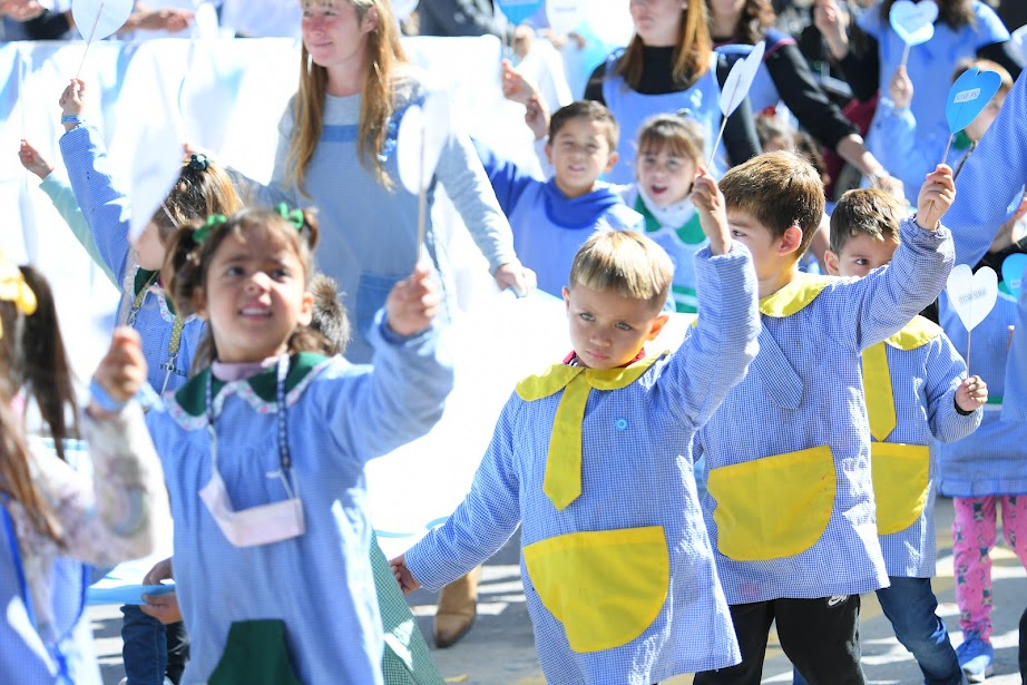 juaniustarroz's tweet photo. Homenajamos a nuestros Veteranos de Malvinas con un histórico desfile cívico-institucional en avenida 29. https://t.co/UAFyWCCK1w