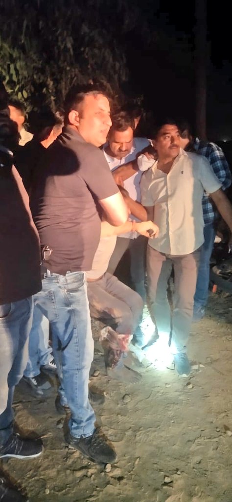ghaziabadpolice's tweet photo. #CrackdownGhaziabad

#GhaziabadPolice | #गाजियाबाद क्राईम ब्रांच टीम व एसओजी ग्रामीण तथा थाना मसूरी पुलिस की संयुक्त टीम की बाईक सवार बदमाशो से हुई मुठभेड़। 
मुठभेड़ के दौरान एक लुटेरा अपराधी घायल व गिरफ्तार ,कब्जे से 01 पिस्टल,बाईक तथा लूटे गए करीब 10 लाख रुपये बरामद। 
@ANI https://t.co/qCfvLpfeKj