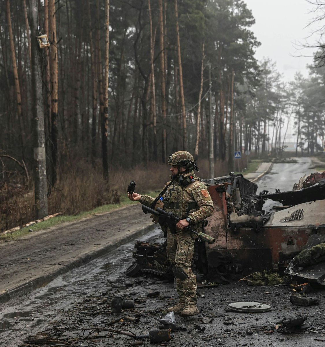tacticalporn's tweet image. 🇺🇦Ukrainian Police Tactical Unit officer in Irpin, April 1.

#SlavaUkraini #UTactic #TacticalUnit #SOF