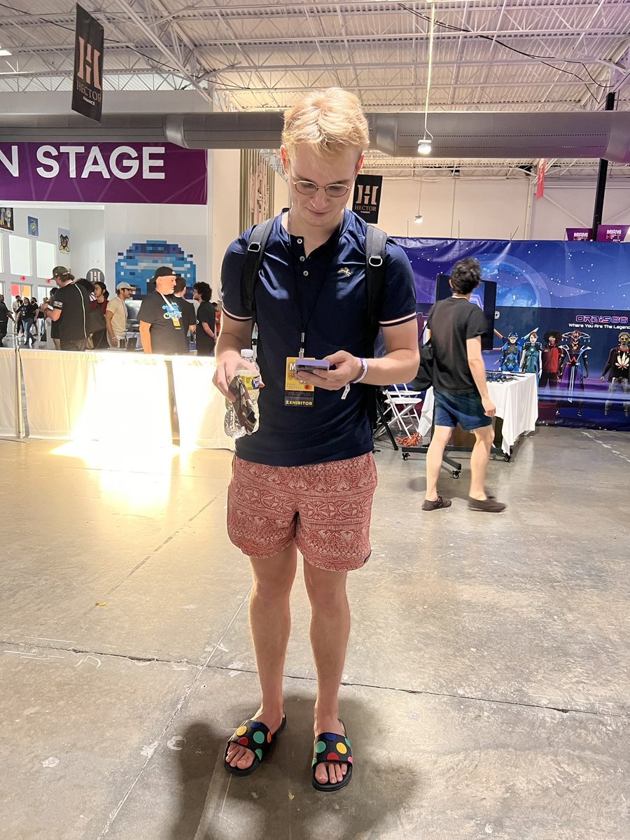 DankIntern's tweet photo. Peak founder look @Bytekode @DankBankHQ #NFTMiami https://t.co/Zf8dUg0QFv