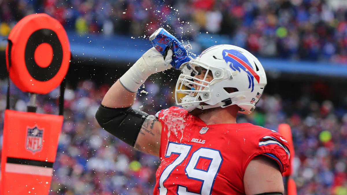 BuiltInBuffalo_'s tweet image. This photo will always make us smile #BillsMafia