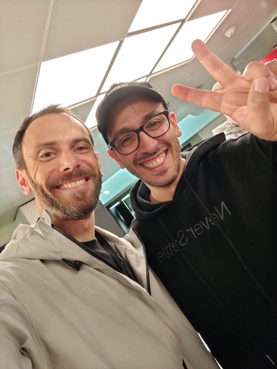 DjZouZRemix's tweet photo. Cette journée que je garderai une nouvelle fois à jamais dans mon coeur 💚💚💚 Merci encore pour tout l'équipe ! #24HChronOnePlus #OnePlus10Pro #OnePlus @oneplus_fr @julien_la2b @maak_tech @Matsumot0 @JbAngel06 @VictorBouyssou @damsyaku https://t.co/BxGT241yJY