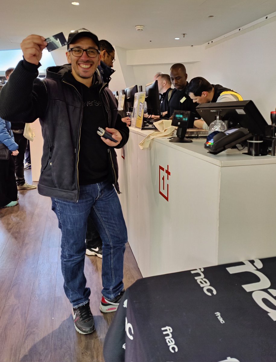DjZouZRemix's tweet photo. Cette journée que je garderai une nouvelle fois à jamais dans mon coeur 💚💚💚 Merci encore pour tout l'équipe ! #24HChronOnePlus #OnePlus10Pro #OnePlus @oneplus_fr @julien_la2b @maak_tech @Matsumot0 @JbAngel06 @VictorBouyssou @damsyaku https://t.co/BxGT241yJY