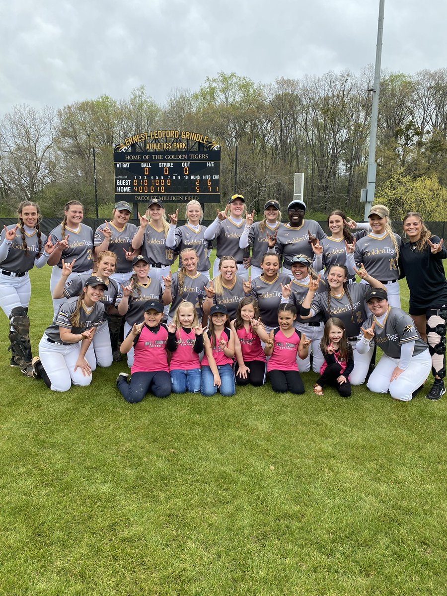 BrenauSoftball's tweet photo. The 8u Dynamite softball team came to hang out with us today! Glad to have them cheering us on! https://t.co/hQJmIh65Q7