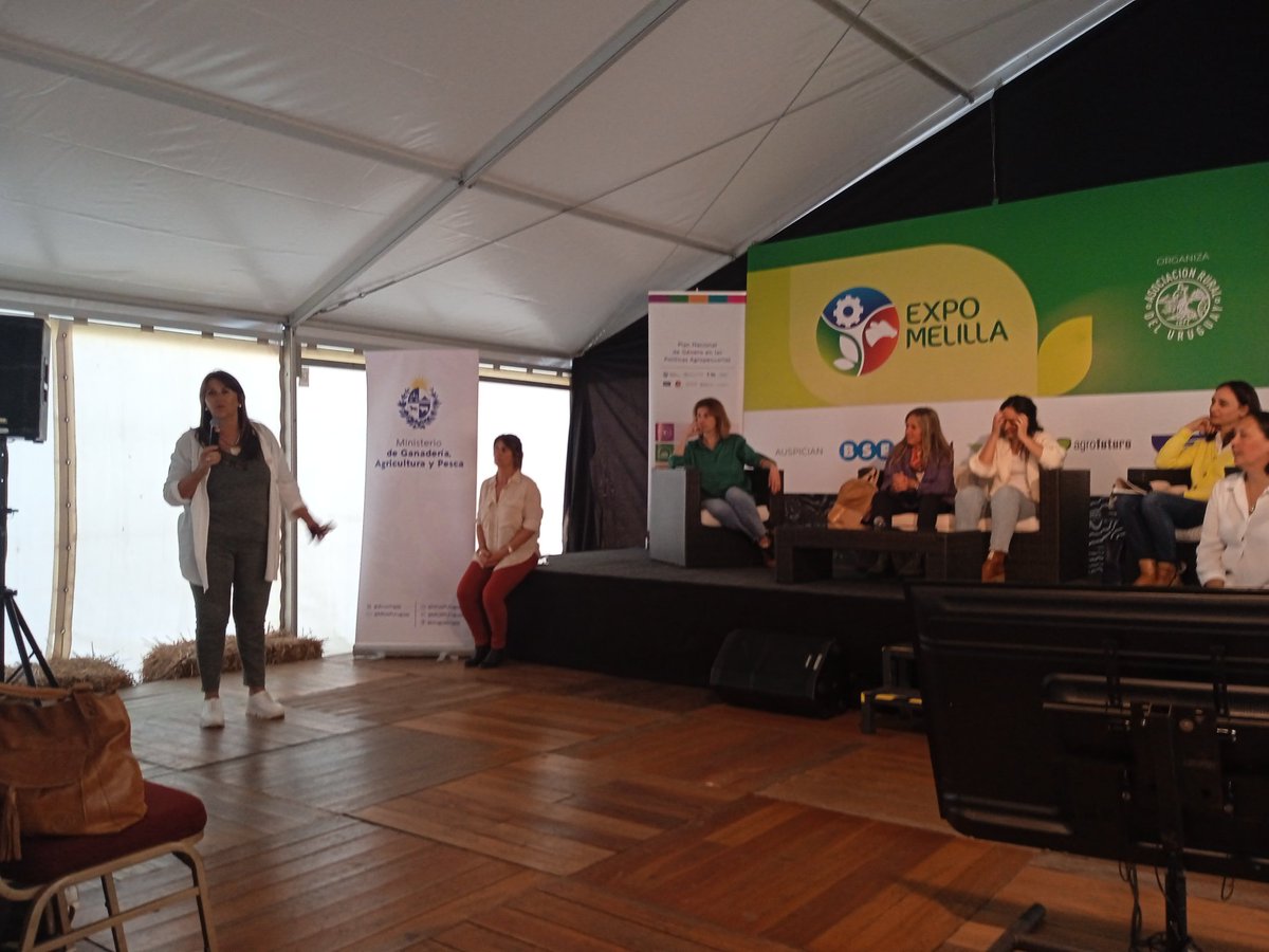 Participamos, escuchamos y aprendemos en actividad de Mujeres en la Granja. Gran trabajo de Directora Nacional del plan de género Fernanda Maldonado @fmal37 
Este trabajo tiene como objetivo trabajar en Ruralidad, en mejorar las condiciones de vida de las mujeres rurales.