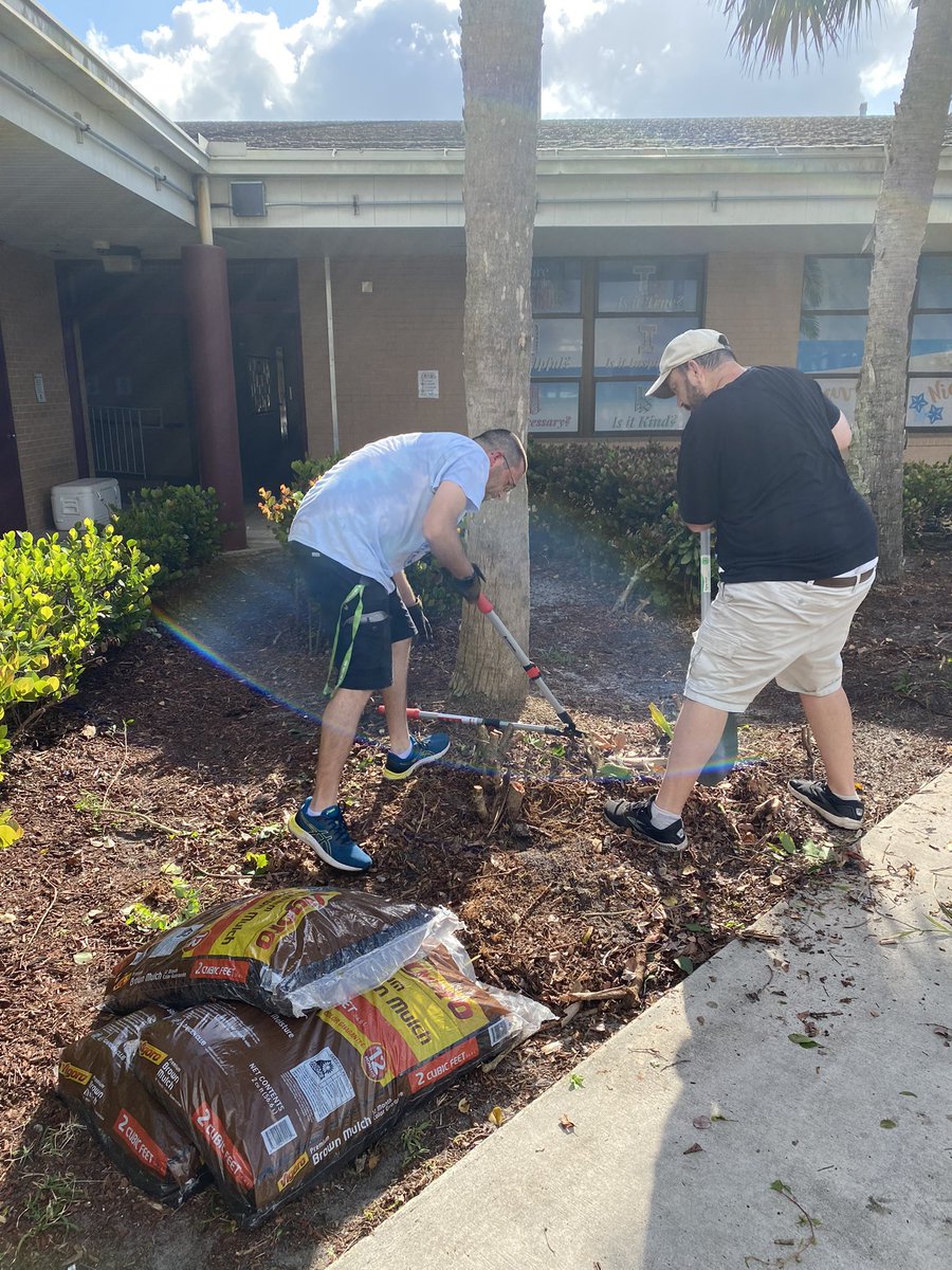 Sandpiper675's tweet photo. Sandpiper clean up day! Thank you to all of our staff and families who helped https://t.co/fdZUDJ5r7d
