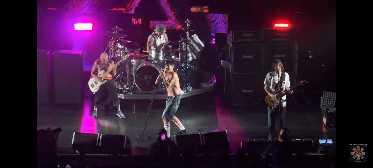 Edgard_Red_Hot's tweet photo. Graciaspor tanta alegria y amor que me entregan en cada momento @ChiliPeppers no se imagina lo feliz que estoy con este nuevo álbum #UnlimitedLove ya los quiero ver en #Orlando 🇺🇲 y en mi país #Chile🇨🇱 @RHCPchad @flea333 https://t.co/9d84K9QP6B