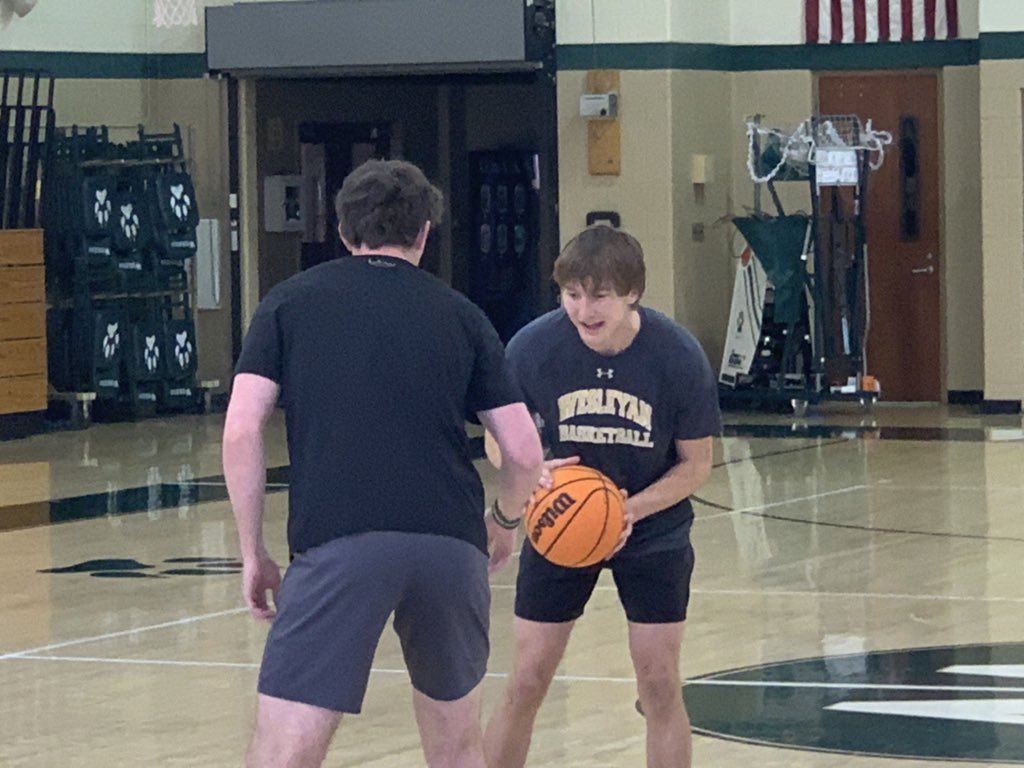 CoachJayOh's tweet photo. New nets need to be ordered cause these dudes are wearing them out this off-season 🐺

#SniperSchool2022
#OutworkYesterday https://t.co/r06M2RaqLH