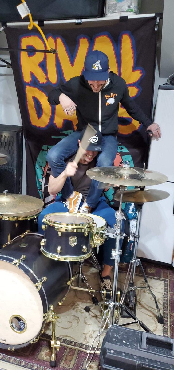 thonggdelonge's tweet photo. Wholesome dads. Gigging tonight🐸🔥🐸 https://t.co/jMtpYyD769