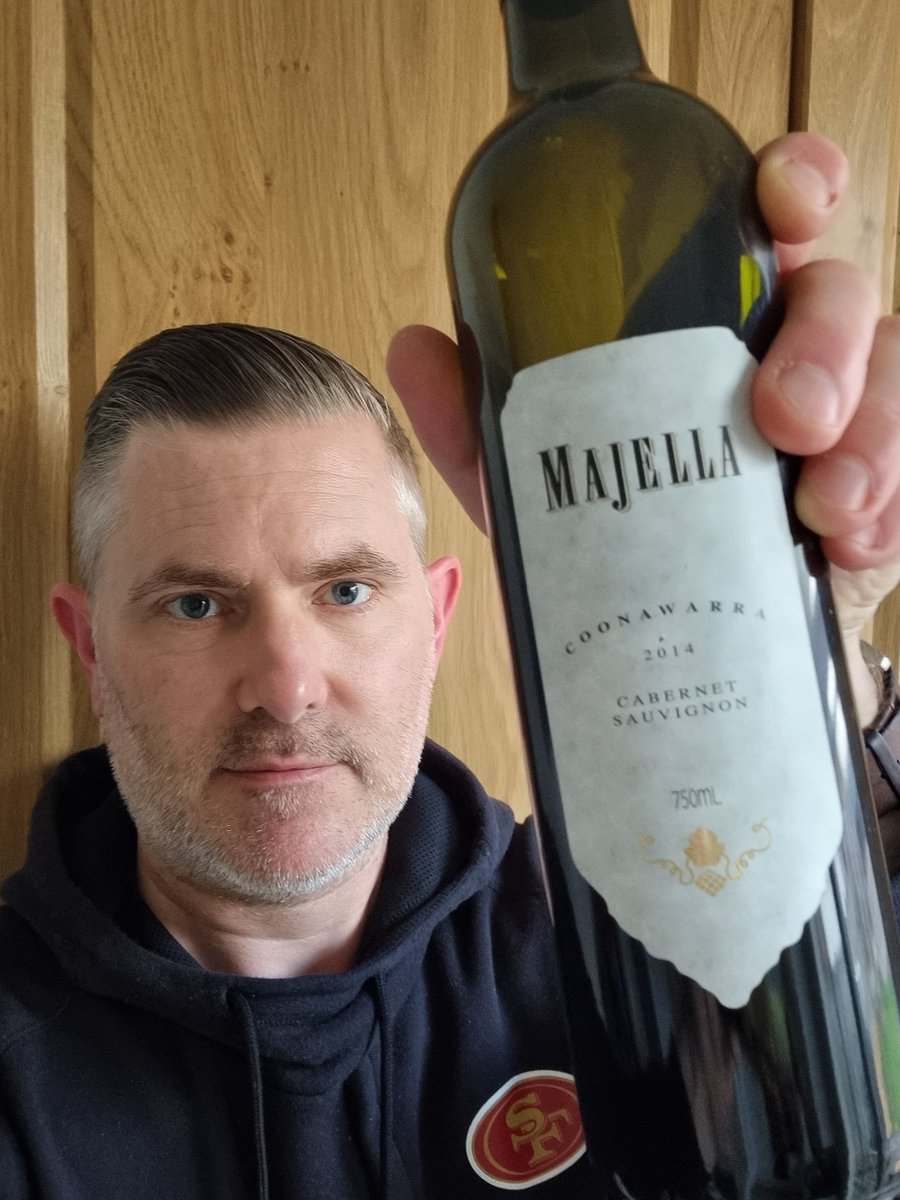 Loving this 2014 Majella Cabernet. Coonawarra seems to have fallen somewhat out of fashion which is a shame, because it is a wonderful region. This is oozing with ripe blackcurrants. Delicious now & over the next decade. Top drop.

#wine #winelover #winelovers #drinkthegoodstuff