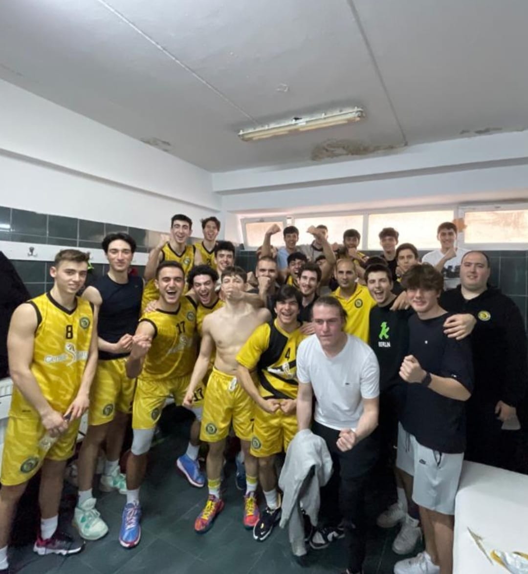 U18 Basketbol Takımımız yarı final maçları sonunda Bahçesehir Kolejini eleyerek  Anadolu Efes ile finale kalmıştır. Takımımıza final maçında başarılar dileriz. #itosporkulübü #itokurumsal