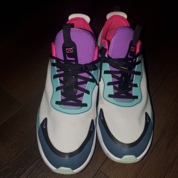 dabridgemaster's tweet photo. So good I had to share! Check out all the items I'm loving on @Poshmarkapp #poshmark #fashion #style #shopmycloset #affirm #nike: https://t.co/l09K1KA7C1 https://t.co/1SWrsFYFHW