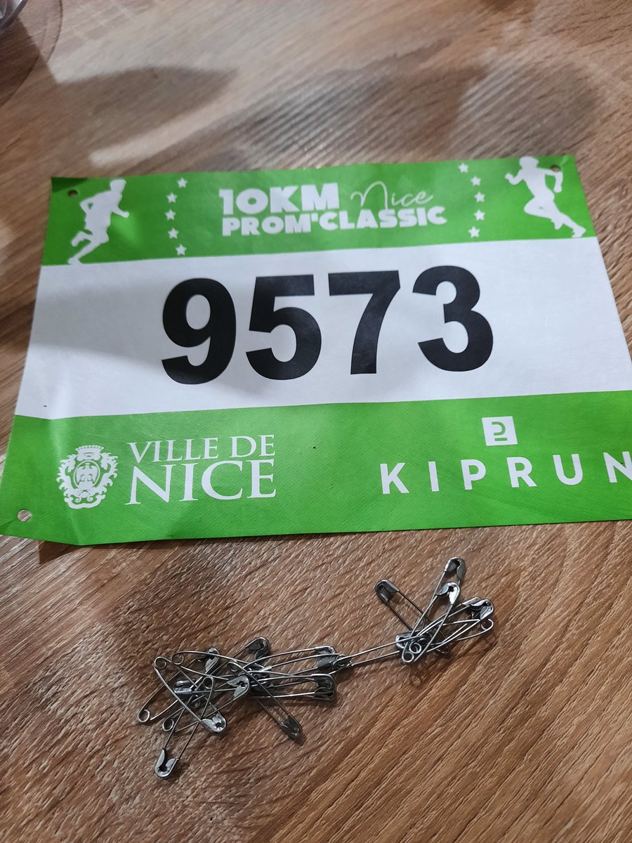 TRESSELSandrine's tweet photo. Prête pour demain, courrir 10 km sur la Promenade des Anglais @PromClassic avec mes collègues de travail d'Eau d'Azur, quel super challenge, ensemble dans cette aventure! #EaudAzur. #running #10km #villedeNice #PromClassic https://t.co/zdJ9znB1of