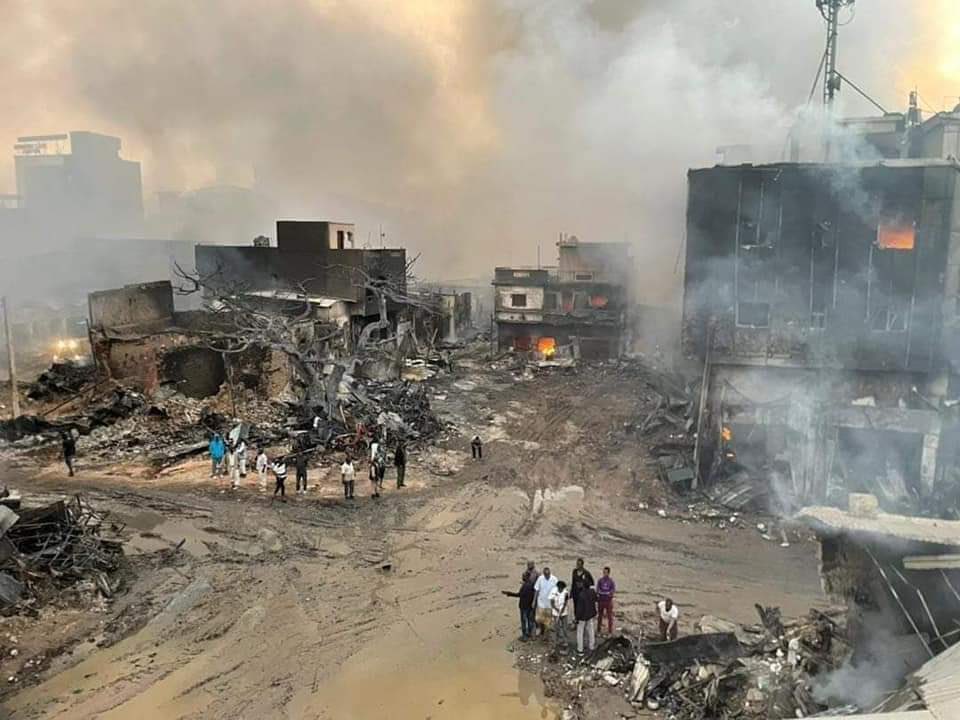 Hargeysaay dhibaatiyo 
Dhiilada timaadiyo
Wax kastoo dhegta u daran
Cid ku dhawranaysoo
Kuu dhabar adaygtoo
Kaa dhawrta hadimoo
Kugu dhaadanaysoo
Berri ku dhisi doontaa
Dhabta aad ku qaaddee
Waad dhaami doontaa.