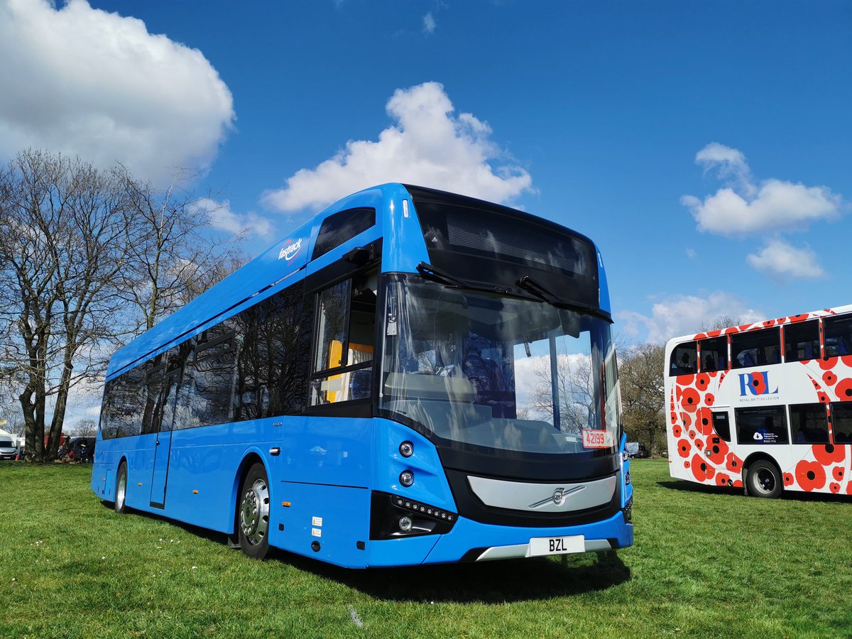jimbolimbo9's tweet photo. One of the highlights of the bus display at Detling today was this (as yet unregistered) Volvo BZL. An impressive vehicle inside and out - IMO probably the most striking electric bus in the UK market so far! ⚡🤩 https://t.co/U0NAHUrpMq
