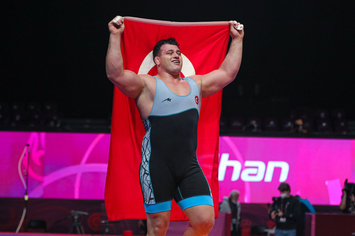 GencBirlik's tweet photo. 🇹🇷🇹🇷🇹🇷
Bizim aslanlar maşaallah şampiyonluğa doymuyor 😎

Milli güreşçimiz, aslan parçası Rıza Kayaalp 11. Kez Avrupa Şampiyonu oldu! 🥇

Daha nicelerine inşaallah 💪
Tebrikler Rıza 👏👏👏 https://t.co/omHdyROJLa