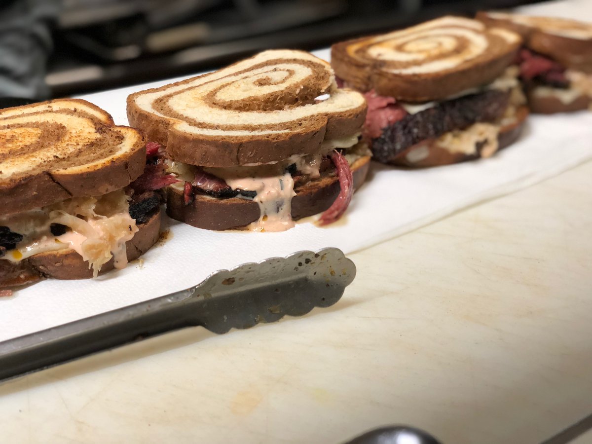 SmokeysPub's tweet photo. Smoked Reuben's and bbq all day!
Meat raffle and smoked prime rib dinner start at 4!
Plus tasty liquid flowing like "Vanilla Dreams" from @LupulinBrewing on tap for a limited time!
Come Saturday with us! https://t.co/98Rdb0Ta6p