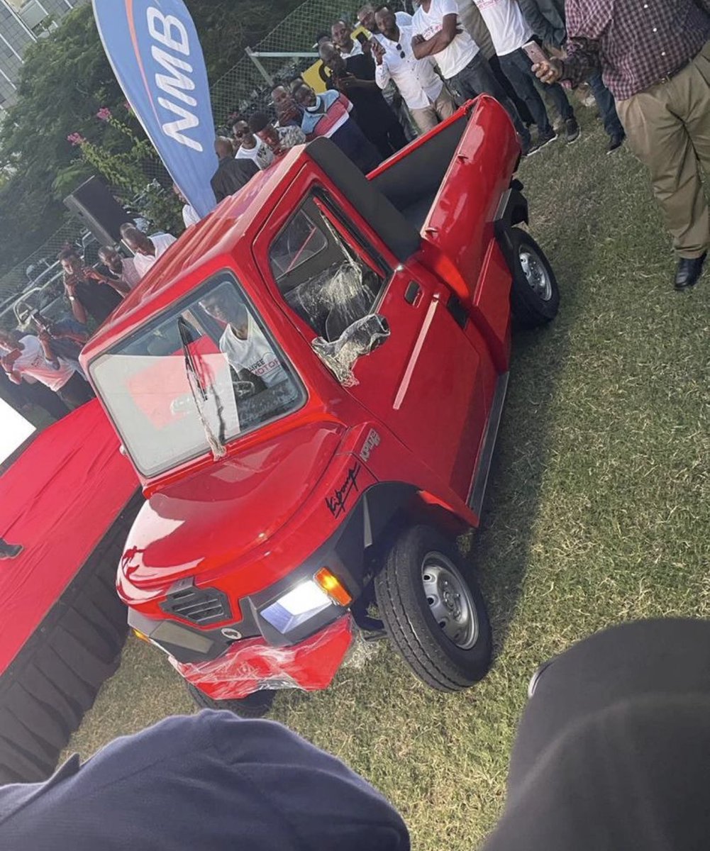 Positivenga1's tweet photo. 🇹🇿 Tanzanian innovator @masoudkipanya launching his electric car #KaypeeMotors 🚘;Creating opportunity for companies like @sarafuofficial @MarketForceHQ @wasoko_official and other, to buy/rent the cars on delivering Fast Consumer Moving Goods in Africa.Hongera Sana @masoudkipanya https://t.co/5FR84XW5PA