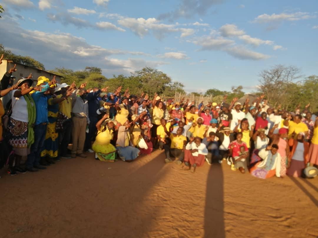 MatSouth_CCC's tweet image. Bulilima West, ward 15 today. toboka bazwadzi! Tjinyunyi babili, komba woga tjowuluka! @CCC_DMV @zamoepre @village_scribe @ntungab @BabaKaAndiswa @BvondoChidziva @Mahlabangadli We need regalia for our rural folk !!!!!!