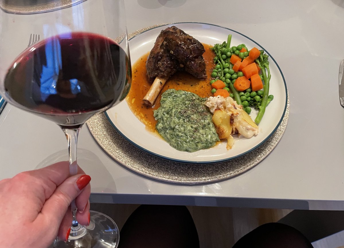 Jaynelovesshoes's tweet photo. Lamb shank and #Mabec 🍷
Rate my plate 😋 https://t.co/l3v6PyPUdT