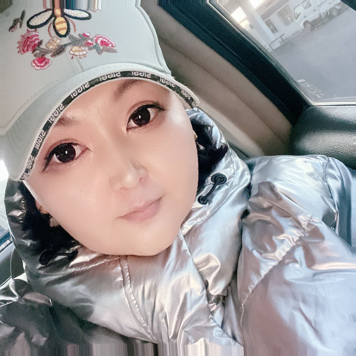 Монголд хэн тэсэж үлдэх үү гэсэн уралдаан зарлачихсан юм шиг л амьдарч байна даа