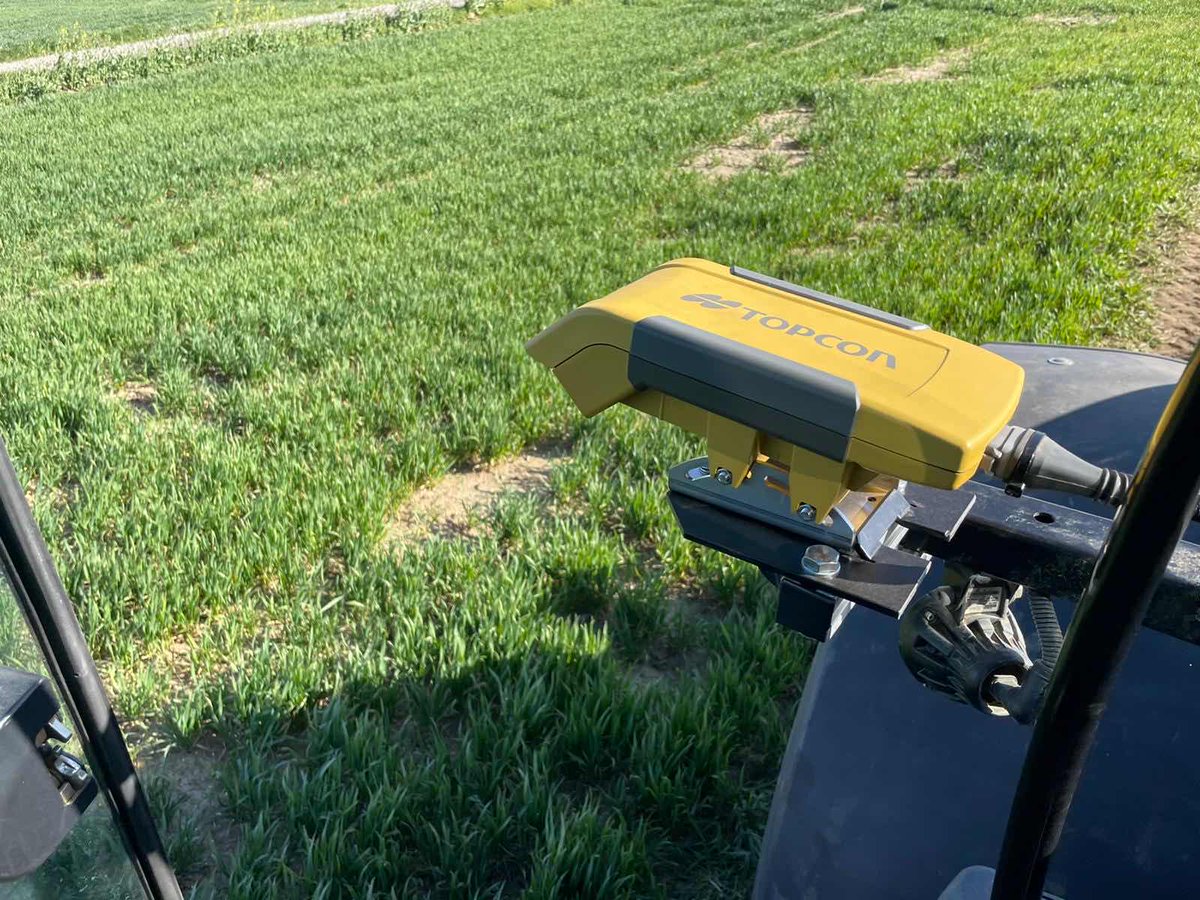 LHAgro's tweet photo. CropSpecs going on this new Holland allowing variable rate on the go and scan and plan. Also allows control of rate and sections of the Amazon spreader.
#Topcon #cropspecs #lhagro #britishfarming #prescisionfarming https://t.co/2rtl4GGC2w