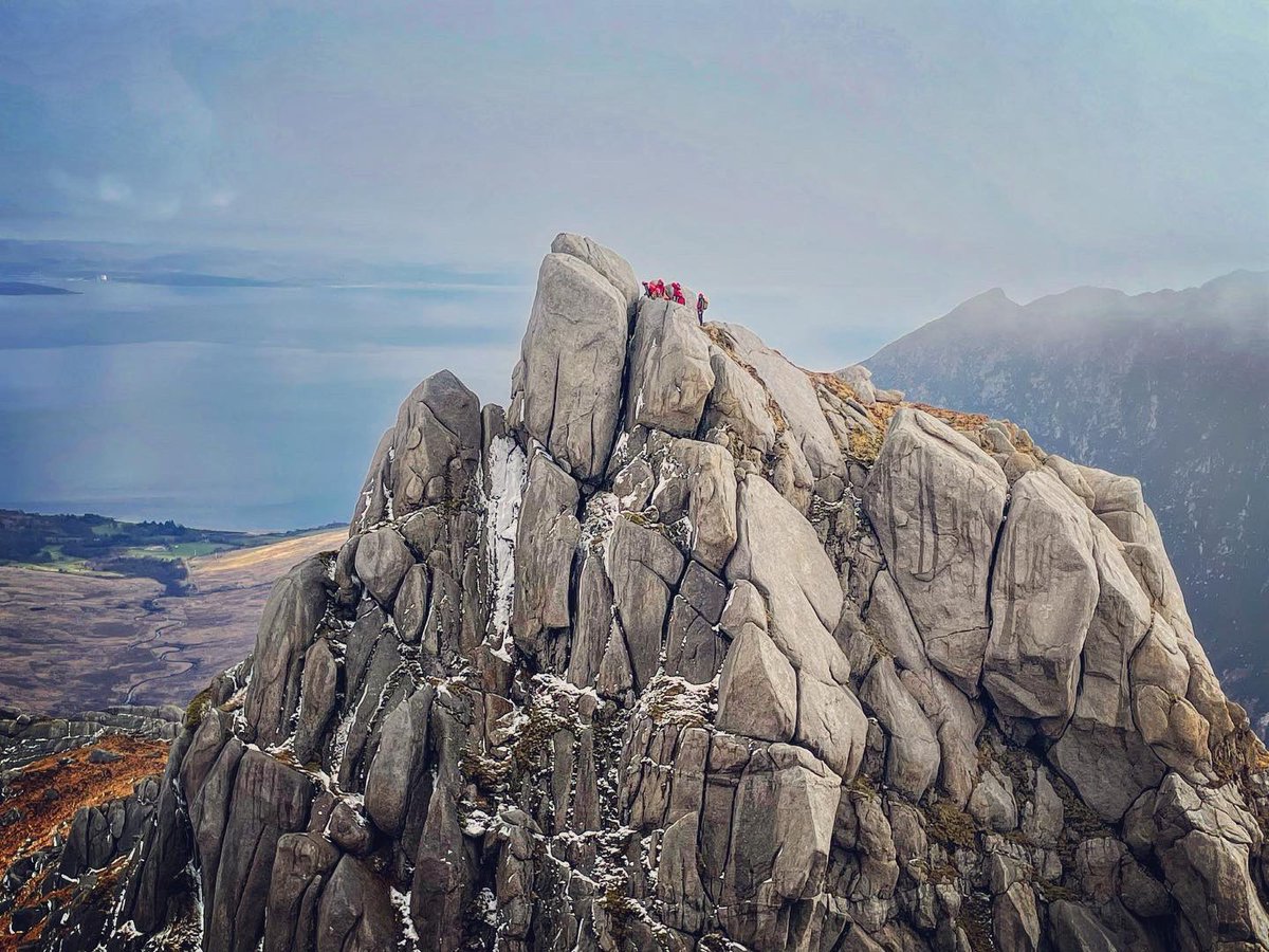 arranMRT's tweet photo. The team were out for the last day of our winter training program today.
Two groups set off to explore the Witches step area, one from Suidhe Fhearghas side and the other Coire na h-Uaimh.

A great day had.

@ScottishMR @StJohnScot #isleofarran #mountains #mountainrescue https://t.co/EdofAz2l9T