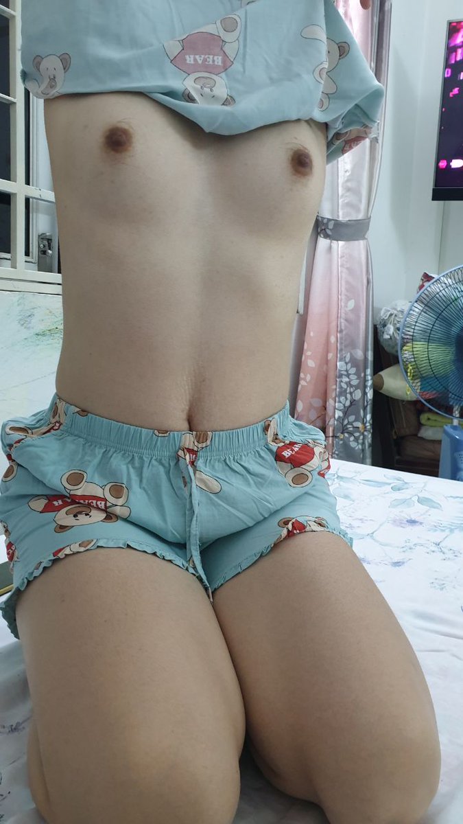 TranDam97's tweet photo. Đêm nay mệt với mấy a nua roi. E live chich. Phòng Rubybaby https://t.co/JzsuJVSUcU https://t.co/QTGXB2v6gc