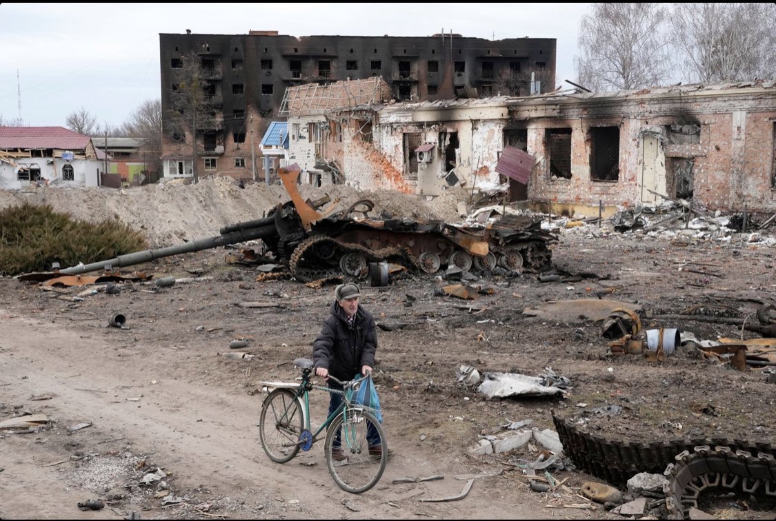 mattia_n's tweet photo. The Ukrainians have liberated the town of Trostyanets in the Sumy region following a month of Russian occupation.

The occupiers left behind destruction, dead civilians and a shaken populace. Please take the time to read this long and very powerful piece.
https://t.co/w5y4zjLl42 https://t.co/KWJmt2bYfq