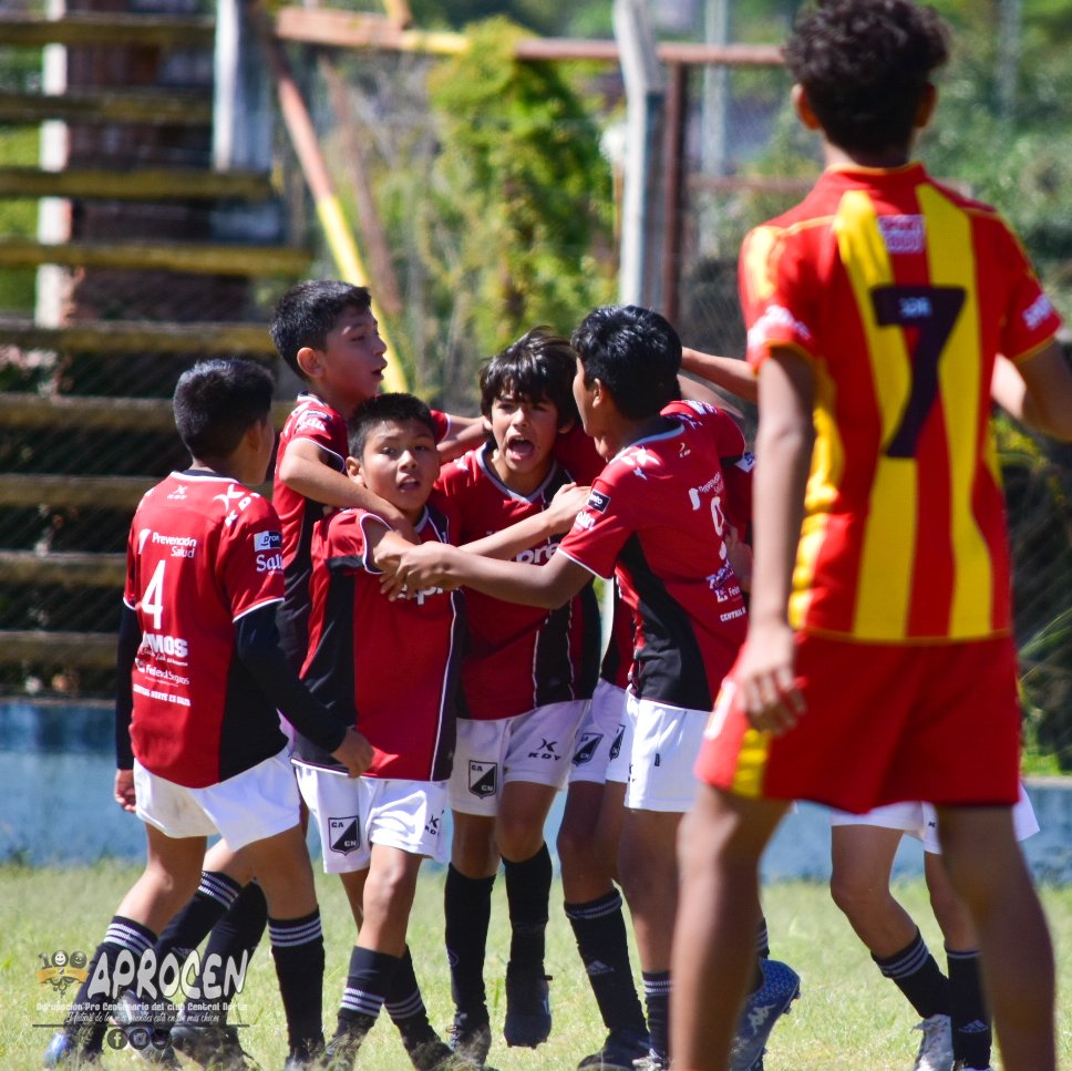 aprocen's tweet photo. #Inferiores ⚽ | 9° División 
⏰ Final del partido.
⚽️ #Mitre 1 - #CentralNorte 3
☑️  Goles: Maximiliano Orellana x2 y Agustín Lozano 

#VamosLosPibes ⚫️⚪️ https://t.co/75M4ySu45e