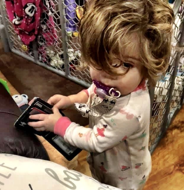 bigdaddyofnine's tweet photo. If you’ve ever wondered what it’s like to have daughters…
It’s like this. Exactly like this. https://t.co/ZE3putnYCM