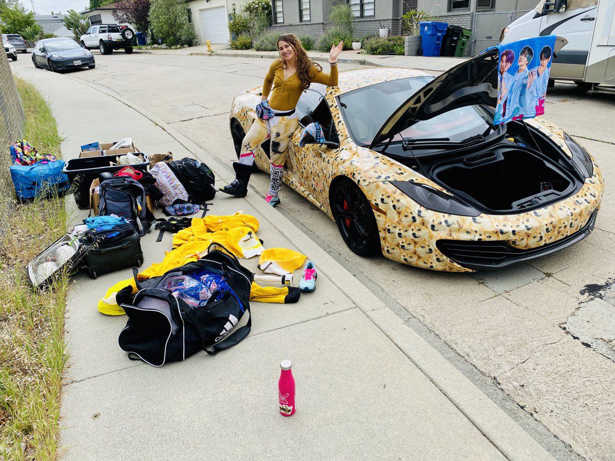 realjulialove's tweet photo. Too much junk for one frunk? 

#DogewardBound #dogecoin #doge #ShakeWeight #McLaren #dogeclaren https://t.co/yBFyBaIilZ
