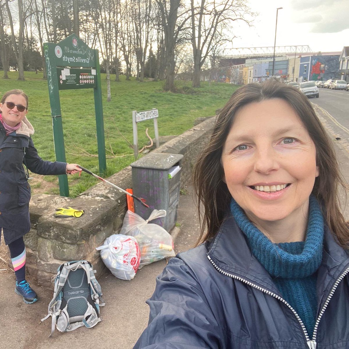wakeupwellbeing's tweet photo. Plogging Bristol event covering 3 miles followed by a lovely catch up and absolutely delicious food. Today is a good day 🏃😋 #litterpicking #plogging #plastic #plasticwaste #plasticpolution #singjeuseplastic #walking #jogging #5waystowellbeing #makeacontribution #wildlife https://t.co/PhF0YhbvJ6